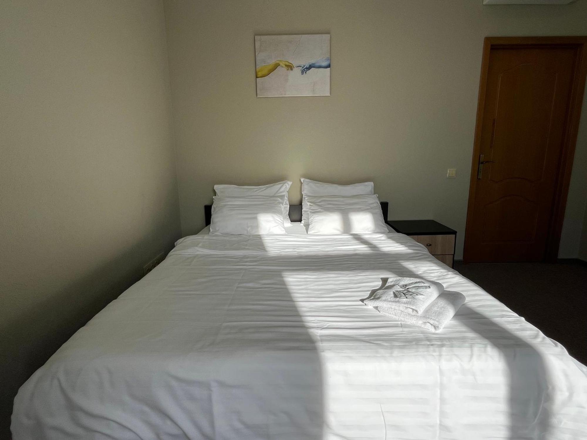 4Room Hostel Kiev Esterno foto