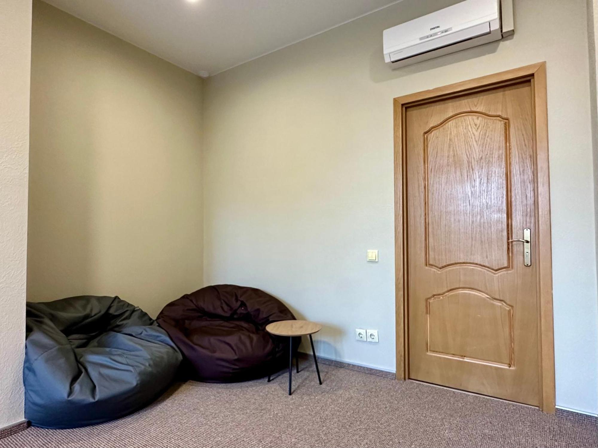 4Room Hostel Kiev Esterno foto